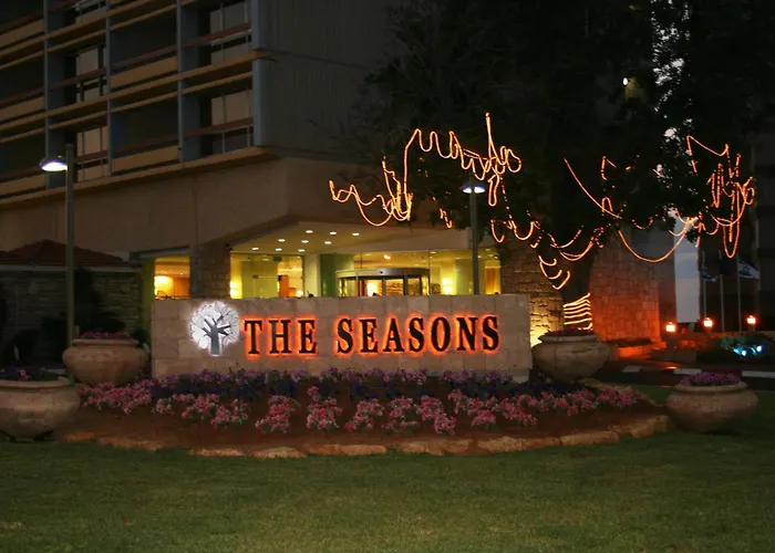 Family Hotel: The Seasons Hotel -Studio & Suite